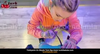 Türk Porno Yıldızı Damla Özden İntihara Uğramış Bir Abla ile Seks Yapıyor