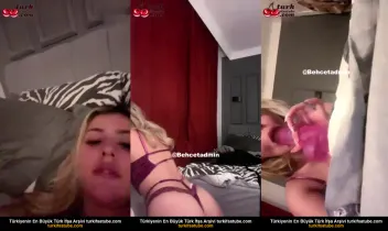 Ateşli Kız Sakso ile Tatmin Oldu